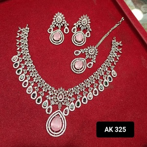 Elegante conjunto de collar de joyería de cobre de lujo American Diamond AD con pendientes para ocasiones especiales de compromiso y Aniversario - Product Image 2