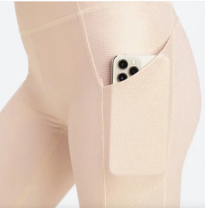 Conjunto de sujetador y mallas de cintura alta Fabletics Revitalize Gold Hologram Oasis para mujer de secado rápido antibacteriano y Anti-UV de alta calidad - Product Image 5