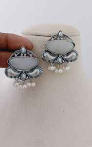 Llamativo par de pendientes oxidados Conjunto hermosa pieza de joyería en latón Material hecho dar rico patrimonio Patrón moderno - Product Image 4