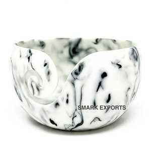 Bol à laine en résine orange écologique fait à la main avec motif MODEL pour les amateurs de tricot et de crochet - Product Image 4