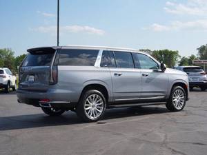 รถเอสยูวี Escalade ปี 2022 สีดำ มุมมองด้านหน้า พวงมาลัยซ้าย รถมือสอง 8 ที่นั่ง ไฟหน้า LED ยาง R20 เกียร์อัตโนมัติ พวงมาลัยซ้าย - Product Image 3
