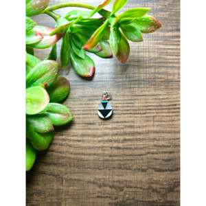 Pendentif Zuni fait main en pierres multicolores et or rose avec placage rhodium, style religieux, bijou en argent sterling - Product Image 1