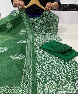 Patrón geométrico Salwar Kameez: conjuntos modernos de Salwar kameez con estampados geométricos para un giro contemporáneo Ideal para - Product Image 1