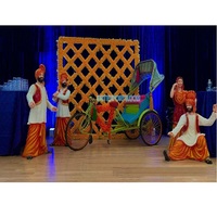 Statues Punjabi Bhangra multicolores pour DJ Party Statues Punjabi Cultural Bhangra Statues pour la décoration de mariage Statues en fibre Punjabi Virasat