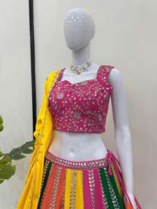 Hermosa ropa de fiesta Lehenga Choli con hilo y trabajo de secuencia - Product Image 3