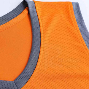 Uniforme de baloncesto personalizado de la mejor calidad Ropa de equipo transpirable Hecho en Pakistán Uniforme de baloncesto en blanco impreso - Product Image 4