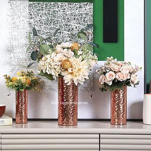 Jarrón de Flores Metálico Martillado Más Vendido en Acabado Cobre, Forma Cilíndrica para Decoración del Hogar y Mesas de Boda - Product Image 1