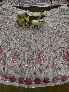 Lehenga Choli de Diseño en Seda Satinada y Seda Artística para Mujer, Ideal para Ocasiones Especiales, con Bordado y Lentejuelas de la Mejor Calidad - Product Image 5