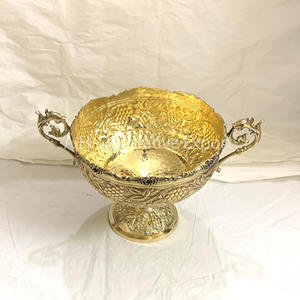 Cuenco de Pedestal de latón decorativo para mesa con diseño en relieve pesado, centro de mesa de comedor con acabado pulido, cuenco de frutas para restaurante - Product Image 5