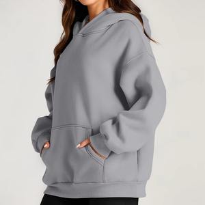 Exportateur en gros de sweats à capuche oversize pour femmes, tissu velours, coupe ample, hiver, logo sur le devant, streetwear, usage quotidien - Product Image 4