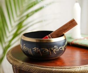 Bol chantant en laiton massif fait à la main dans une finition plaquée or classique Parfait pour la méditation à domicile, le yoga et la guérison par le son - Product Image 2