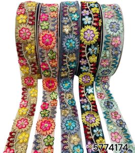 Cordones bordados a máquina hechos a medida con diseños florales y siete opciones multicolores para vestidos de novia y prendas de mujer. - Product Image 2