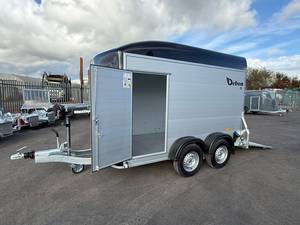Remolque de Carga Cerrado Debon Roadster C500 de 4.395m x 2.115m x 2.396m, 2600kg, Eje Doble, Laterales de Aluminio, Puerta Lateral - Product Image 1