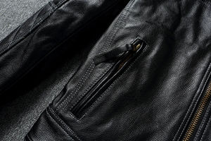 Chaqueta de Cuero Bordada Entallada para Hombre, Estilo Urbano, la Mejor Fabricación Personalizada con Servicio OEM - Product Image 5