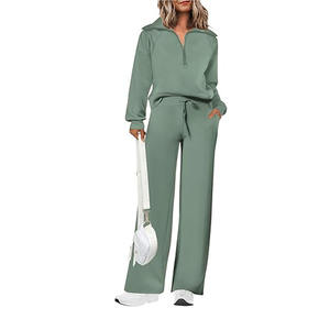 Vente en gros Vêtements de sport décontractés pour femmes Ensemble deux pièces en polyester/coton imprimé pour l'hiver Haut court Pantalon Survêtements à capuche Sweat-shirt - Product Image 1