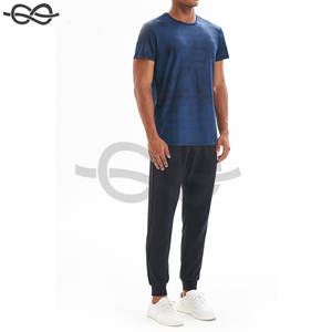 Camiseta ligera de competidor atlético para hombre personalizable transpirable tejido cuello redondo secado rápido alta Impresión de logotipo personalizado - Product Image 2