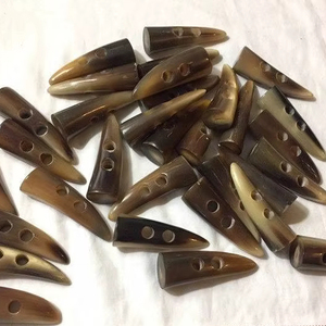 กระดุมห่วง 2 รู ทนทาน จำหน่ายจำนวนมากสำหรับผู้ผลิตเสื้อผ้า - Product Image 1