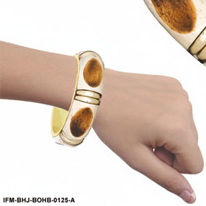 Bracelet artisanal en corne naturelle et laiton, bicolore, style bohème, pour femme, cadeau pour elle - Product Image 4