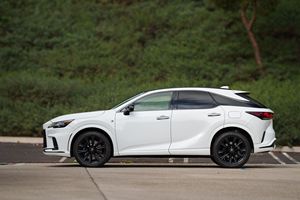 Lexus RX 500h F Sport Performance 2023 d'occasion en excellent état, prêt à être expédié - Product Image 5