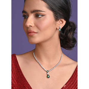 ซื้อชุดสร้อยคอเงินแท้ 925 พรีเมียมสำหรับผู้หญิง คลาสสิกประดับมุกทอง 14K สำหรับงานแต่งงาน ของขวัญ ประดับเพชรทรงลูกแพร์และเพชรซิร์คอน - Product Image 4