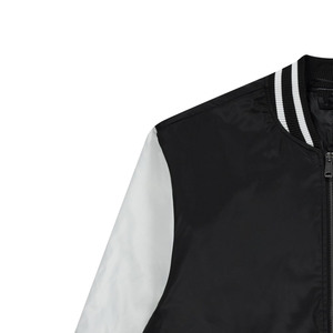 Veste universitaire Letterman personnalisée OEM de haute qualité en laine et cuir avec manches et broderie en chenille pour hommes avec 2 poches latérales - Product Image 2