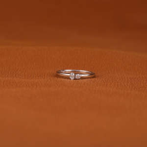 Anillo de compromiso solitario de oro sólido de 14 quilates personalizable hecho a mano, Diamante de corte ovalado cultivado en laboratorio, certificado IGI - Product Image 1