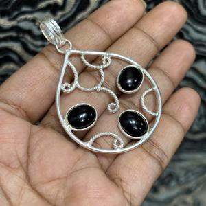 Collar Elegante y Único de Ónix Negro con Colgante de Moissanita, Joyería Fina para Mujer, Ideal para Fiestas - Product Image 4