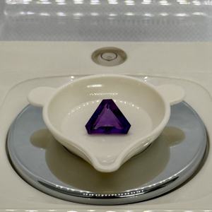 Piedras preciosas de cuarzo sueltas de corte Triangular de amatista Africana natural Nalin Gem International Purple Online Mayorista Precio de fábrica - Product Image 1