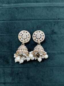 Boucles d'oreilles Jhumki indiennes plaquées or antique, vente chaude, style ethnique, bijoux en zircon pour femmes, accessoires en perles - Product Image 3