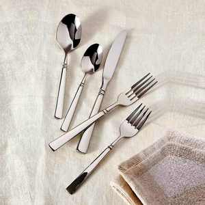 Ensemble de couverts en acier inoxydable doré et argenté résistant à la rouille parfait pour les repas de tous les jours et les occasions spéciales en acier miroir - Product Image 3