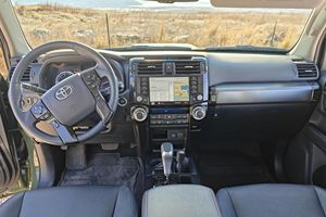 2020 4-RUN-NER TRD PR0 ไมล์น้อย เครื่องยนต์สมบูรณ์ ระบบเกียร์ดี หลังคาซันรูฟแบบพาโนรามา ไฟหน้า LED พร้อมส่ง - Product Image 2