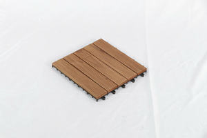 Baldosa de Madera de Acacia con 5 Listones Diseñada para Pisos Exteriores Superficie Duradera y Aspecto de Madera Natural - Product Image 3