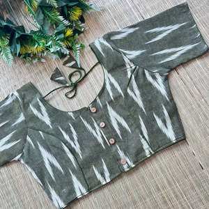 Blusa de satén ligera y cómoda para mujer, camisa Vintage de moda con botones para el trabajo y ropa informal - Product Image 1