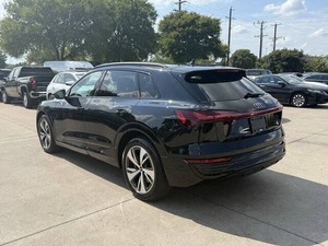 สร้างสรรค์พลังงานไฟฟ้าขั้นสูง 2024 ออดี้ คิว8 อี-ทรอน ควอตทร์ พรีเมียม - Product Image 4