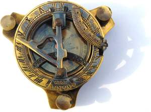 Boussole en laiton avec cadran solaire gravé personnalisé cadeau de décoration nautique d'Inde - Product Image 2