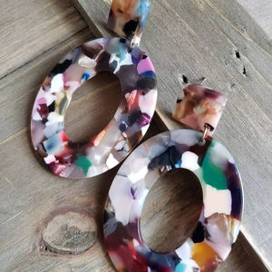 Boucles d'oreilles en résine brodée, bijoux de mode en acier inoxydable faits à la main pour femmes et filles, look classique de mariage, haute qualité - Product Image 1