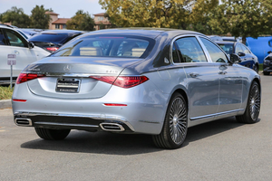 Mercedes-Maybach Clase S S 580 4MATIC Usado de 2024 con Solo 6,067 Millas Sedán de Lujo con Volante a la Izquierda y Cámara Trasera Listo para Exportación - Product Image 3