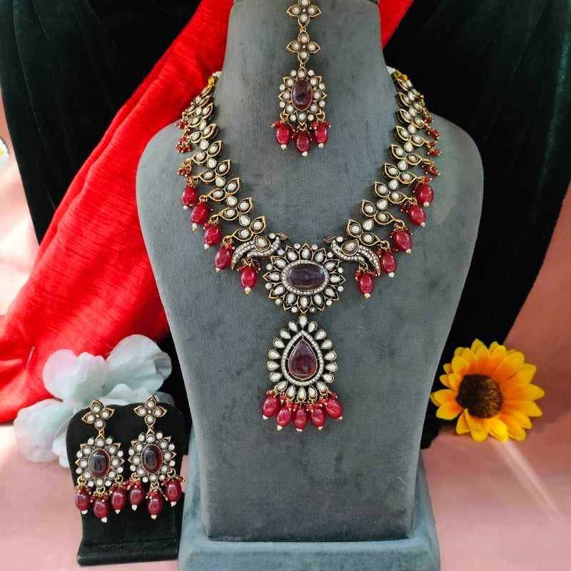 สีน้ำตาลแดง