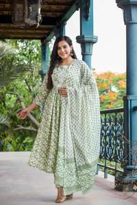 Nayra Kurti imprimé en coton de qualité supérieure beau pantalon imprimé en coton de travail brodé avec ensemble de pantalons longs Dupatta imprimés - Product Image 4