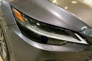 VUS de luxe RX 2025 de bonne qualité avec transmission intégrale et faible kilométrage - Product Image 3