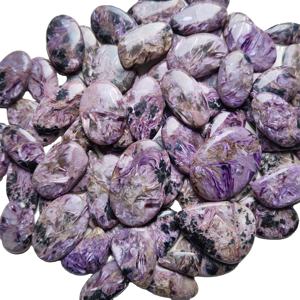 Cabochon en charoite naturelle de haute qualité forme et taille mélangées pierres précieuses en vrac pour accessoires de guérison et de bijoux - Product Image 2