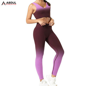 Ensemble de yoga pour la remise en forme et l'entraînement en salle de sport, avec des matériaux durables et un tissu respirant pour une utilisation confortable et durable - Product Image 1