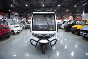 Electric Tricycle with Cab High Payload & Speed for Efficient <b>Transportation</b> - Product Image 5