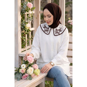เสื้อคลุมฮิญาบปักลายสีน้ำตาลอมเขียวคอเสื้อสไตล์มินิ - Product Image 1
