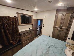 Nuevo RV K-E-Y-S-T-O-N-E CO MONTANA H-I-G-H C-O-U-N-T-R-Y 375FL Modelo 2018 con Alta Capacidad de Alojamiento y Rendimiento Disponible para la Venta - Product Image 5