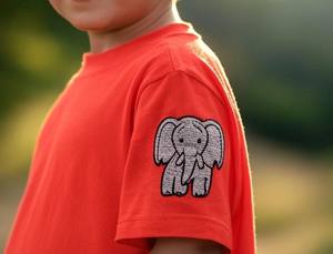 T-shirt brodé personnalisé 100% coton peigné pour garçons Logo de col de style décontracté lourd de qualité supérieure plusieurs tailles couleurs tissées - Product Image 3