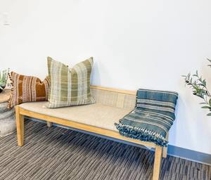 หมอนอิงทรงสี่เหลี่ยมงานฝีมือจากผ้าขนแกะระดับพรีเมียมพร้อมขนาดที่กำหนดเองได้สำหรับห้องนั่งเล่นห้องนอนพื้นผิวที่เป็นกลาง - Product Image 6