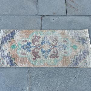 Alfombra Turca Vintage Pequeña de 1.4x3.1 pies (42x94 cm), Alfombra de Lana Azul con Parches Ecológicos y Base de Látex - Product Image 3