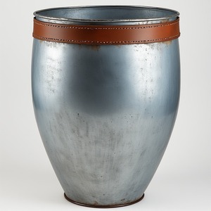 Maceta decorativa de cuero galvanizado en acabado de pátina plateada, artesanía artesanal hecha a mano diseñada para decoración rústica - Product Image 1