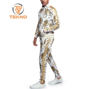 El chándal de sublimación moderno para hombre ofrece un diseño vibrante que absorbe la humedad y un ajuste deportivo para correr en el gimnasio o entrenar - Product Image 4